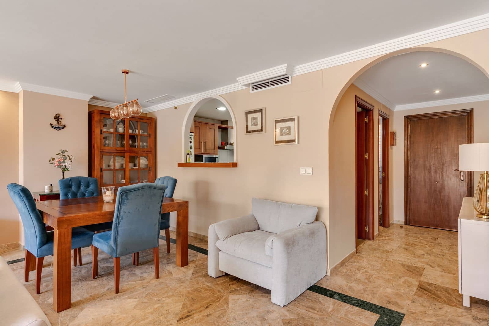 3 slaapkamer Halfvrijstaande villa te koop in Estepona - € 590.000 (Ref: 9937729)