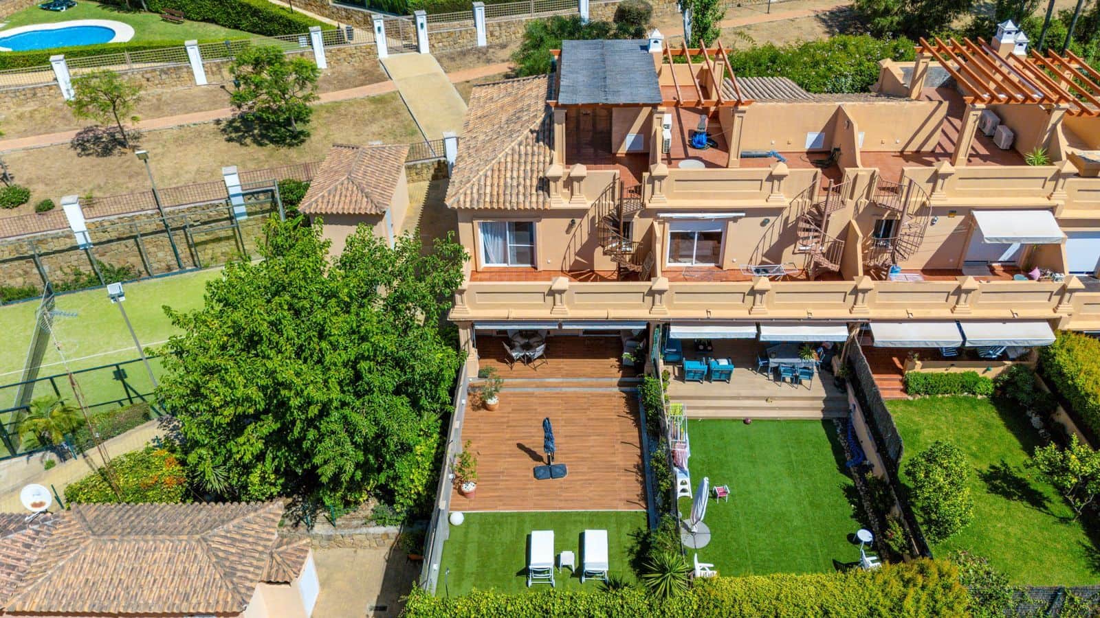 3 slaapkamer Halfvrijstaande villa te koop in Estepona - € 590.000 (Ref: 9937729)