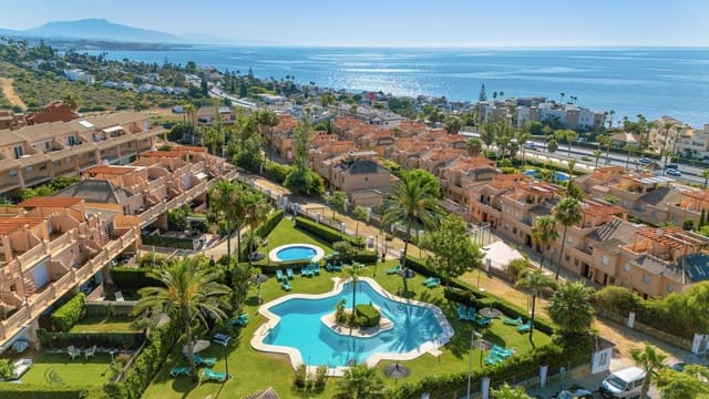 3 slaapkamer Halfvrijstaande villa te koop in Estepona - € 590.000 (Ref: 9937729)