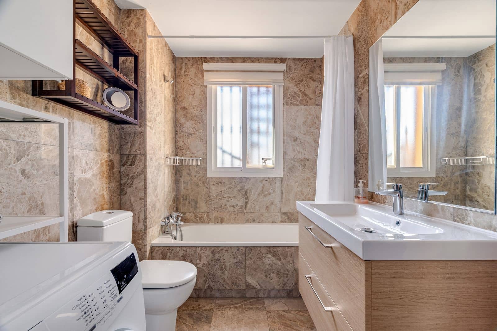 3 slaapkamer Halfvrijstaande villa te koop in Estepona - € 590.000 (Ref: 9937729)