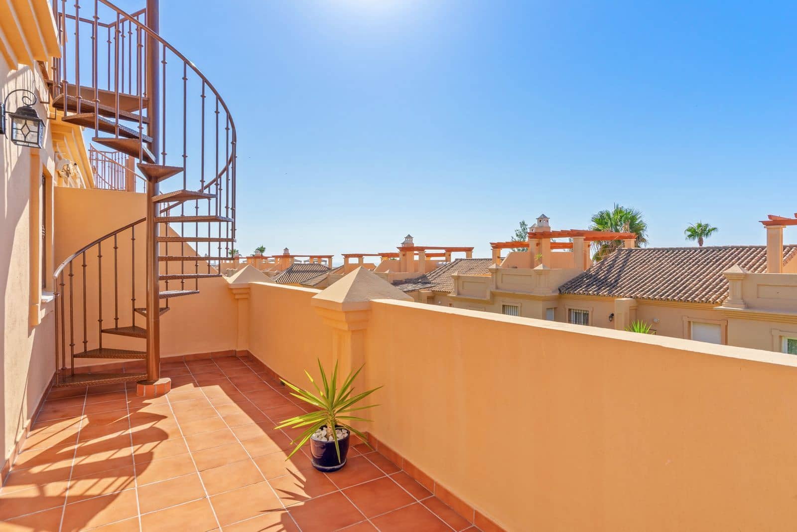 3 slaapkamer Halfvrijstaande villa te koop in Estepona - € 590.000 (Ref: 9937729)