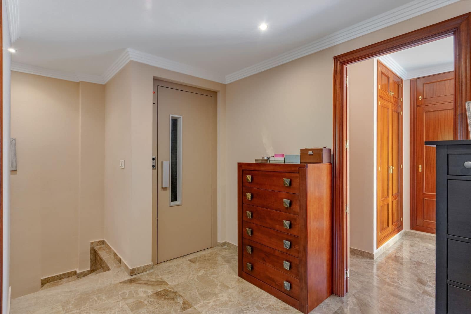 3 slaapkamer Halfvrijstaande villa te koop in Estepona - € 590.000 (Ref: 9937729)