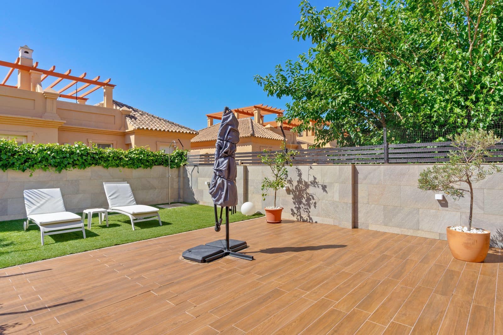 3 slaapkamer Halfvrijstaande villa te koop in Estepona - € 590.000 (Ref: 9937729)
