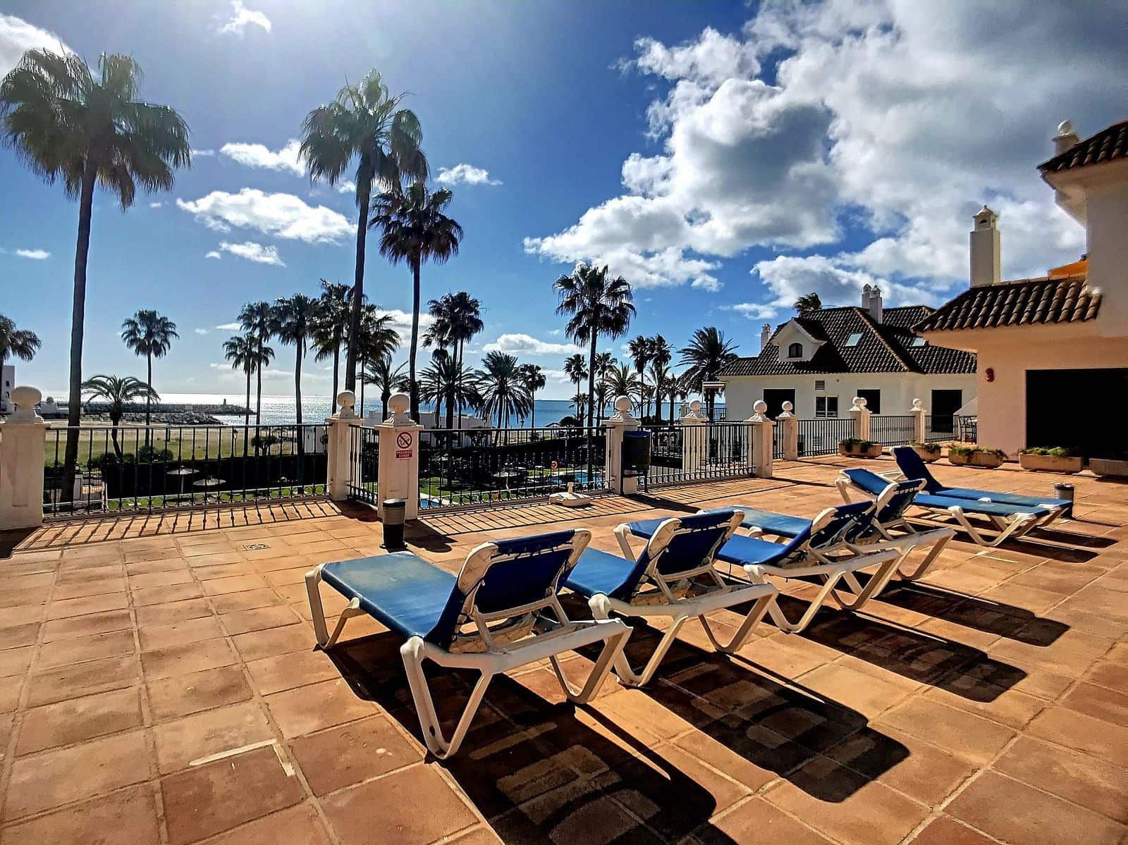 1 chambre Appartement de Plage à vendre à La Duquesa / Puerto de la Duquesa - 330 000 € (Ref: 9937738)