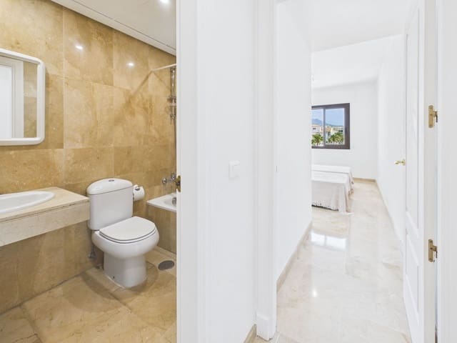 2 Zimmer Strandapartment zu verkaufen in Puerto de la Duquesa, Manilva - 430.000 € (Ref: 9937742)