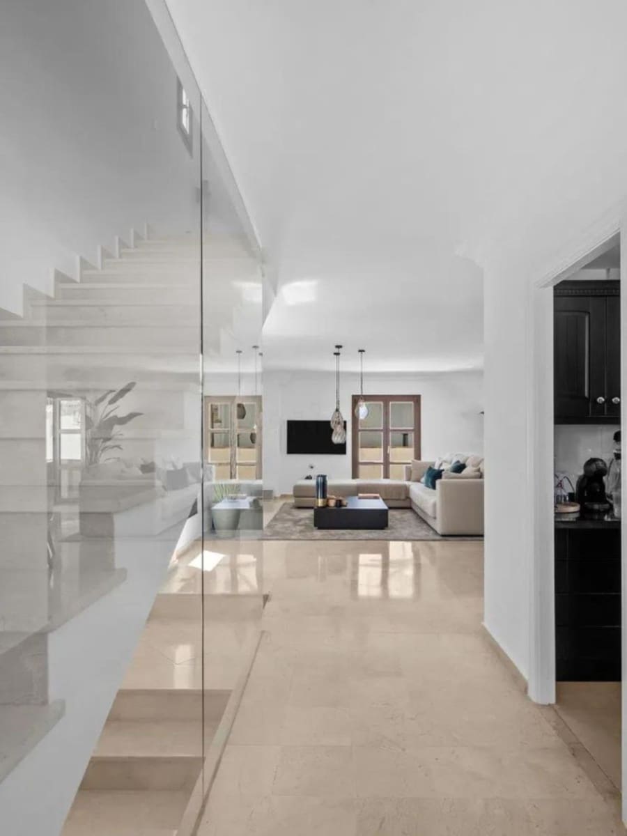 4 camera da letto Villa in vendita in New Golden Mile - 2.099.000 € (Rif: 9952092)