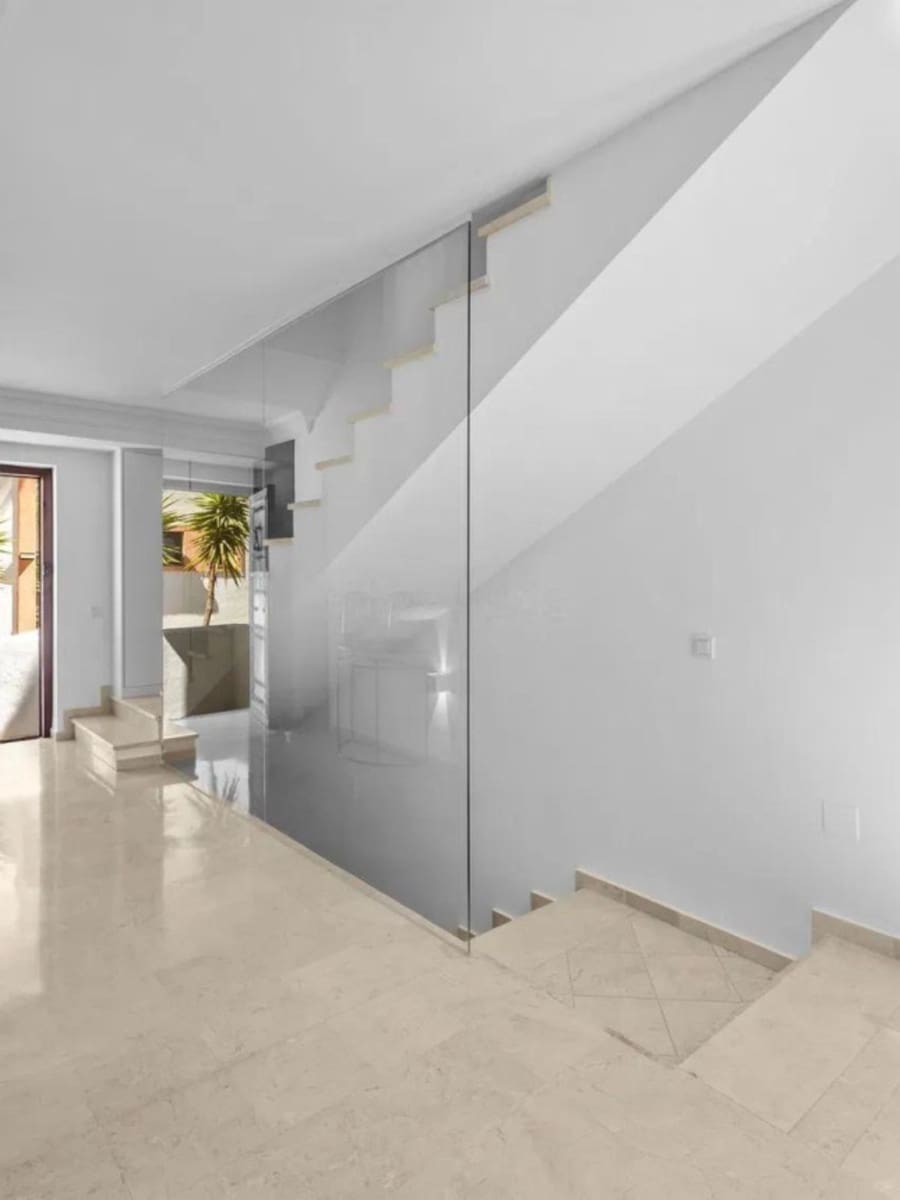 4 camera da letto Villa in vendita in New Golden Mile - 2.099.000 € (Rif: 9952092)