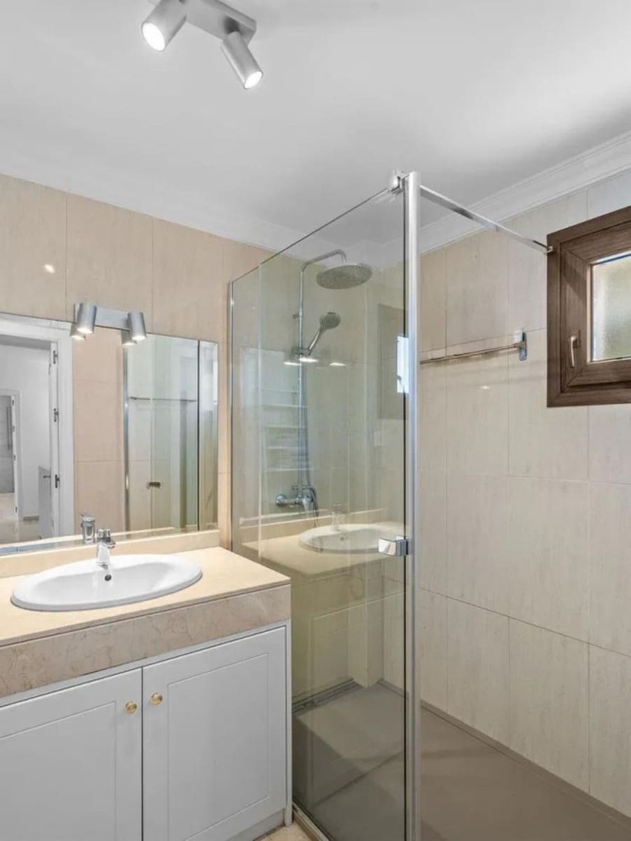 4 camera da letto Villa in vendita in New Golden Mile - 2.099.000 € (Rif: 9952092)