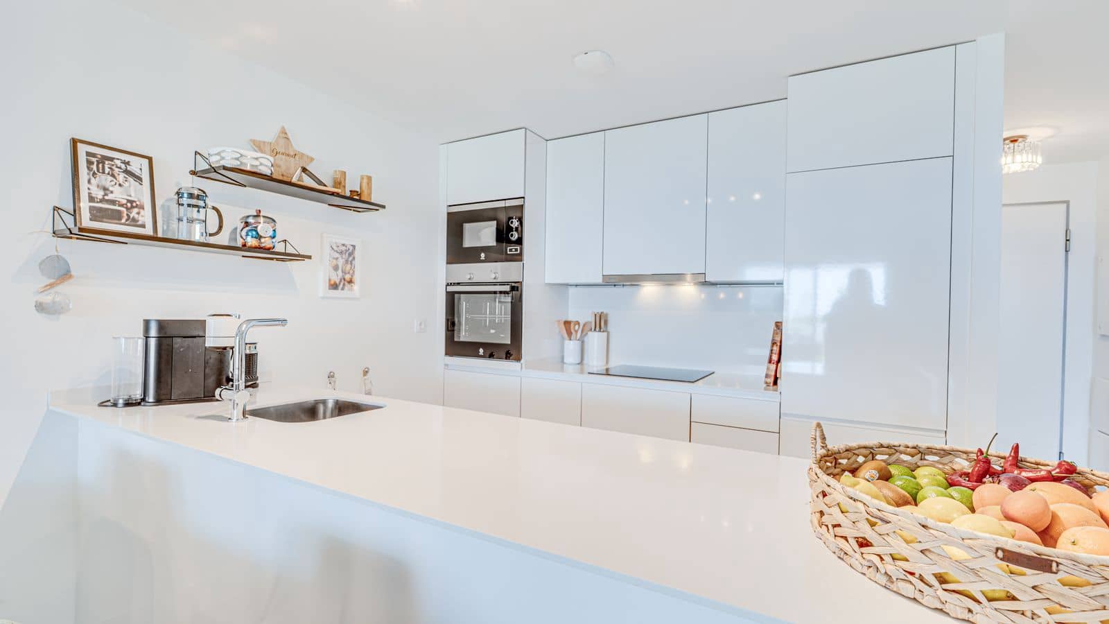 2 slaapkamer Appartement te koop in Manilva - € 450.000 (Ref: 9952101)
