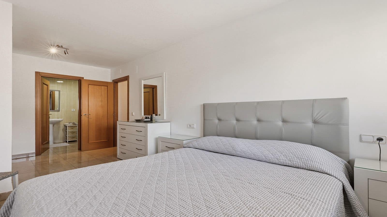 2 slaapkamer Appartement te koop in Manilva - € 280.000 (Ref: 9952113)
