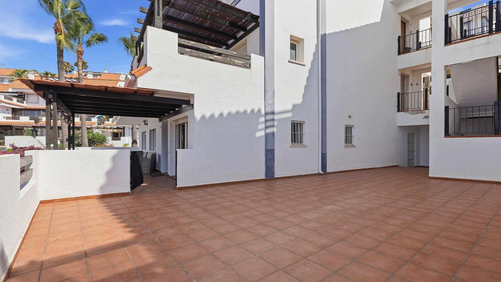 2 slaapkamer Appartement te koop in Manilva - € 280.000 (Ref: 9952113)