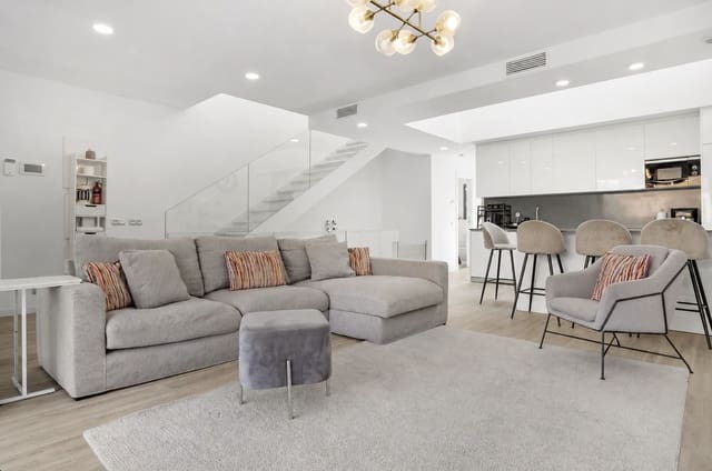 4 bedroom Semi-detached Villa for sale in Cancelada, Estepona - € 645,000 (Ref: 9952138)