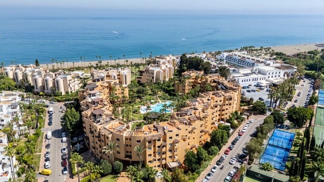 2 bedroom Apartment for sale in Costalita, Estepona - € 475,000 (Ref: 9952142)
