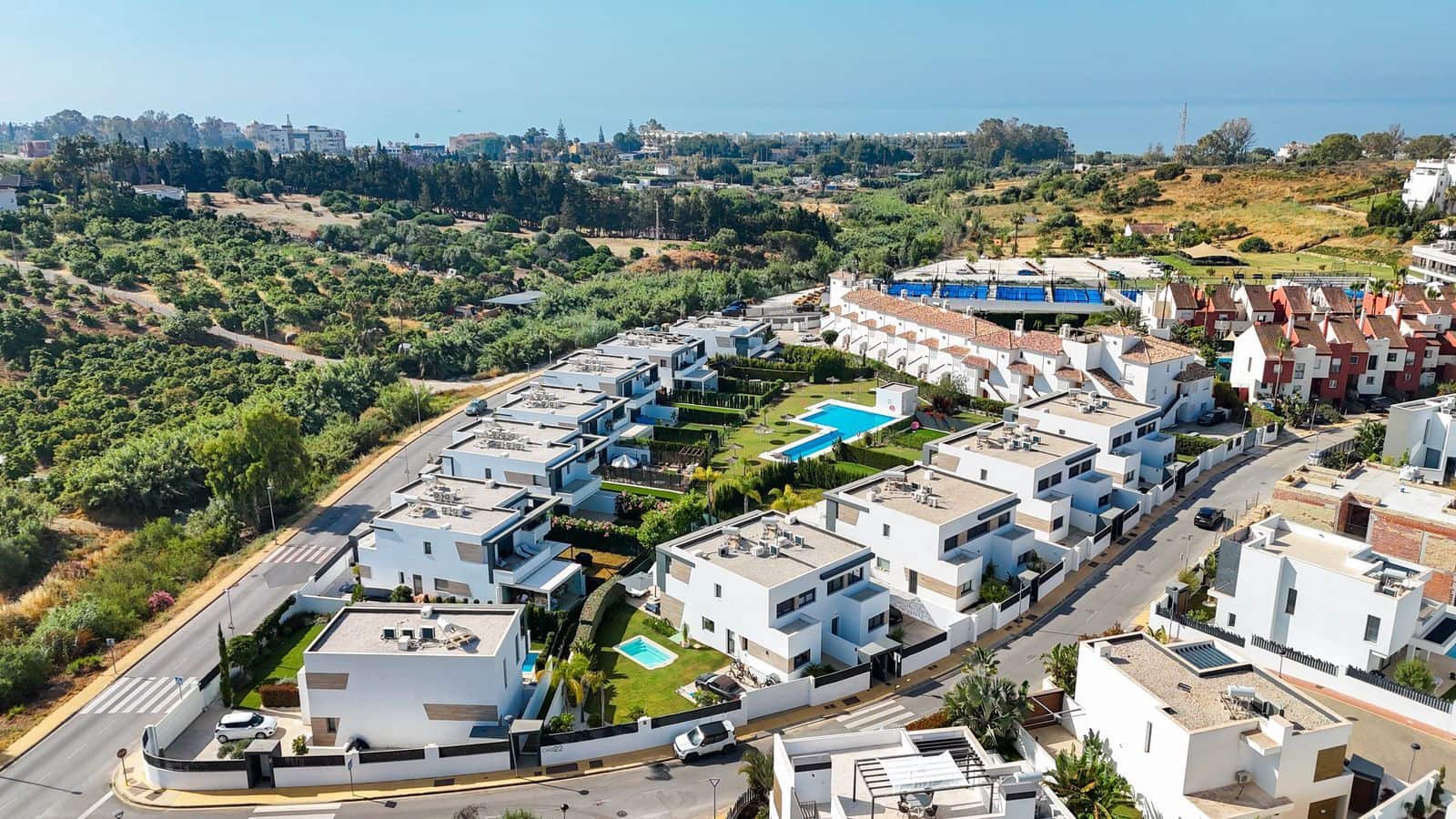 4 soverom Kjedet enebolig til salgs i Estepona - € 945 000 (Ref: 9952157)