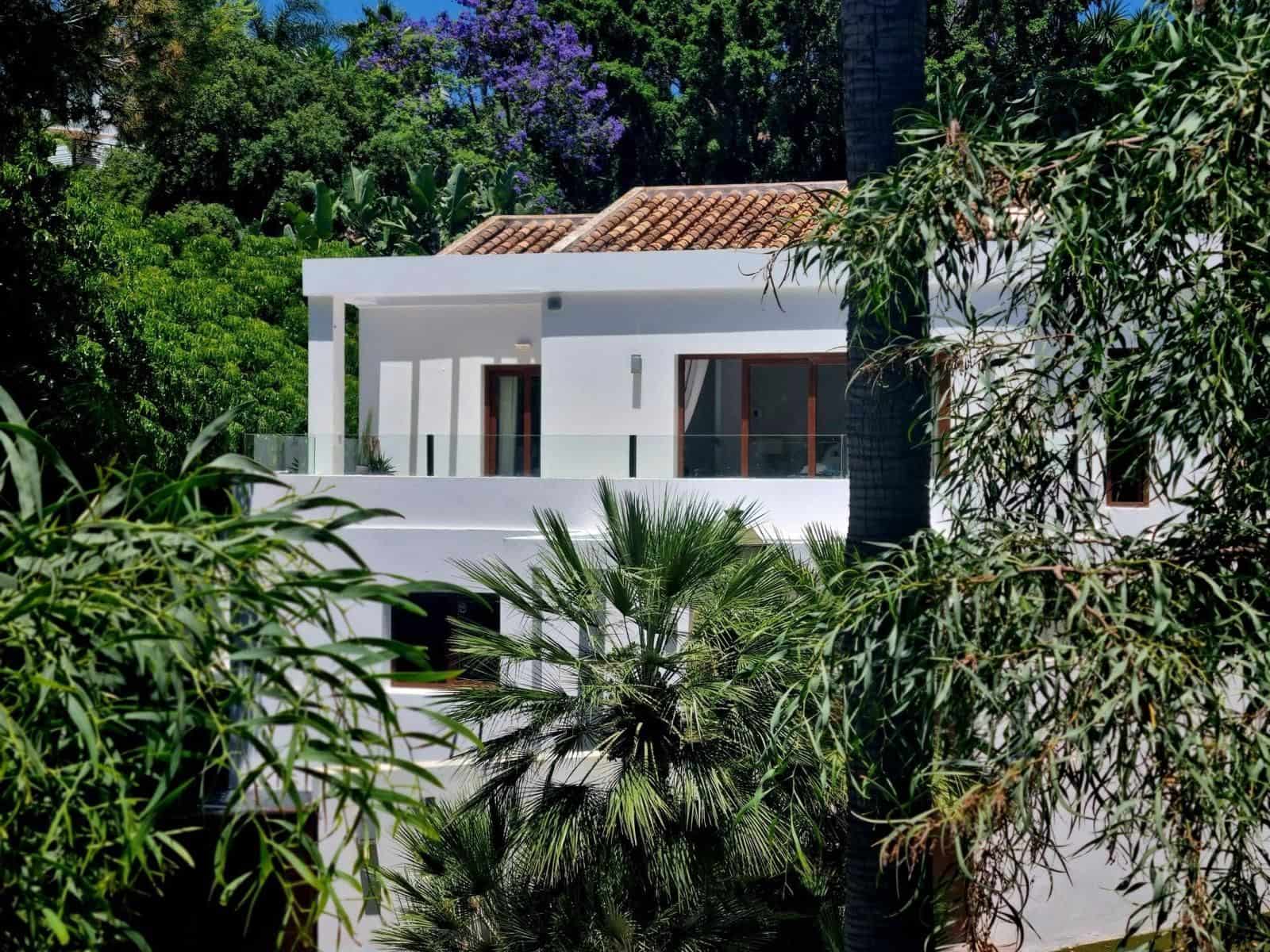 5 bedroom Villa for sale in Marbella - € 2,590,000 (Ref: 9952171)