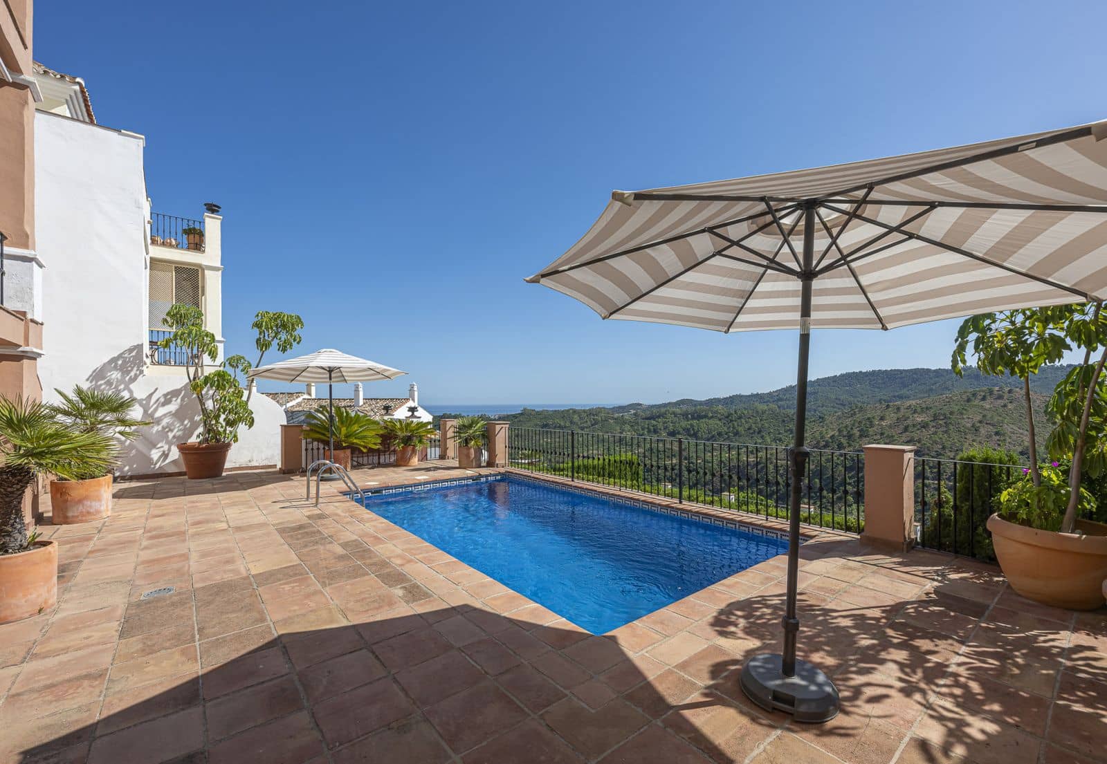 4 chambre Villa/Maison à vendre à Benahavis - 1 350 000 € (Ref: 9952177)