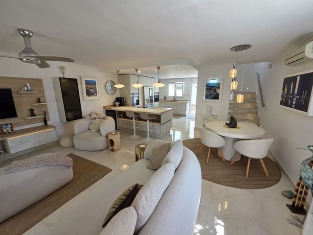 Casa de 3 habitaciones en La Cala de Mijas, Mijas en venta - 925.000 € (Ref: 9952190)