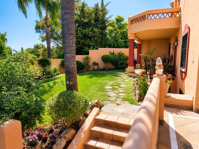7 soveværelse Semi-Rækkehus til salg i Marbella - € 1.695.000 (Ref: 9952193)