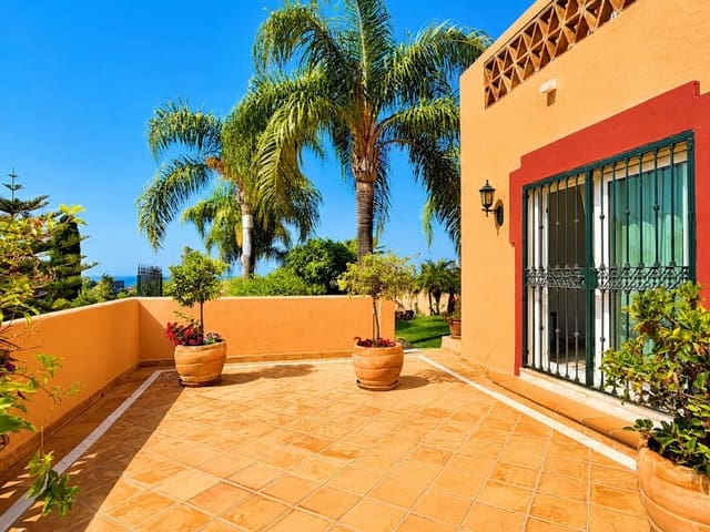 7 soveværelse Semi-Rækkehus til salg i Marbella - € 1.695.000 (Ref: 9952193)