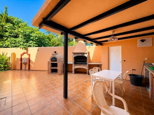 7 soveværelse Semi-Rækkehus til salg i Marbella - € 1.695.000 (Ref: 9952193)