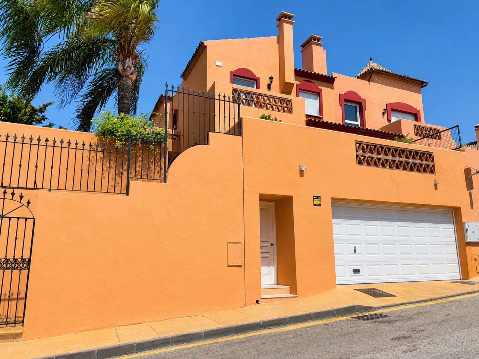 7 soveværelse Semi-Rækkehus til salg i Marbella - € 1.695.000 (Ref: 9952193)