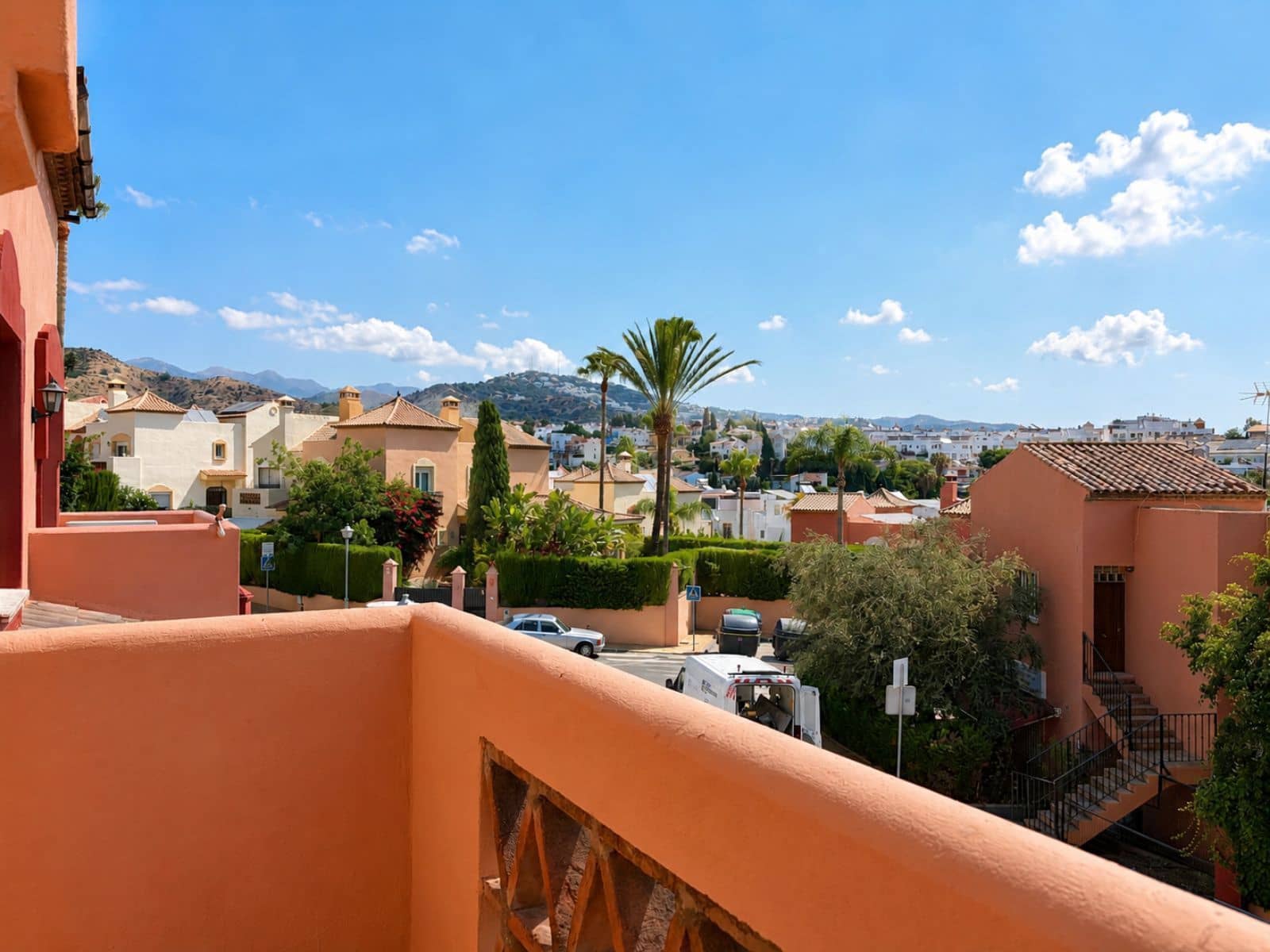 7 soveværelse Semi-Rækkehus til salg i Marbella - € 1.695.000 (Ref: 9952193)