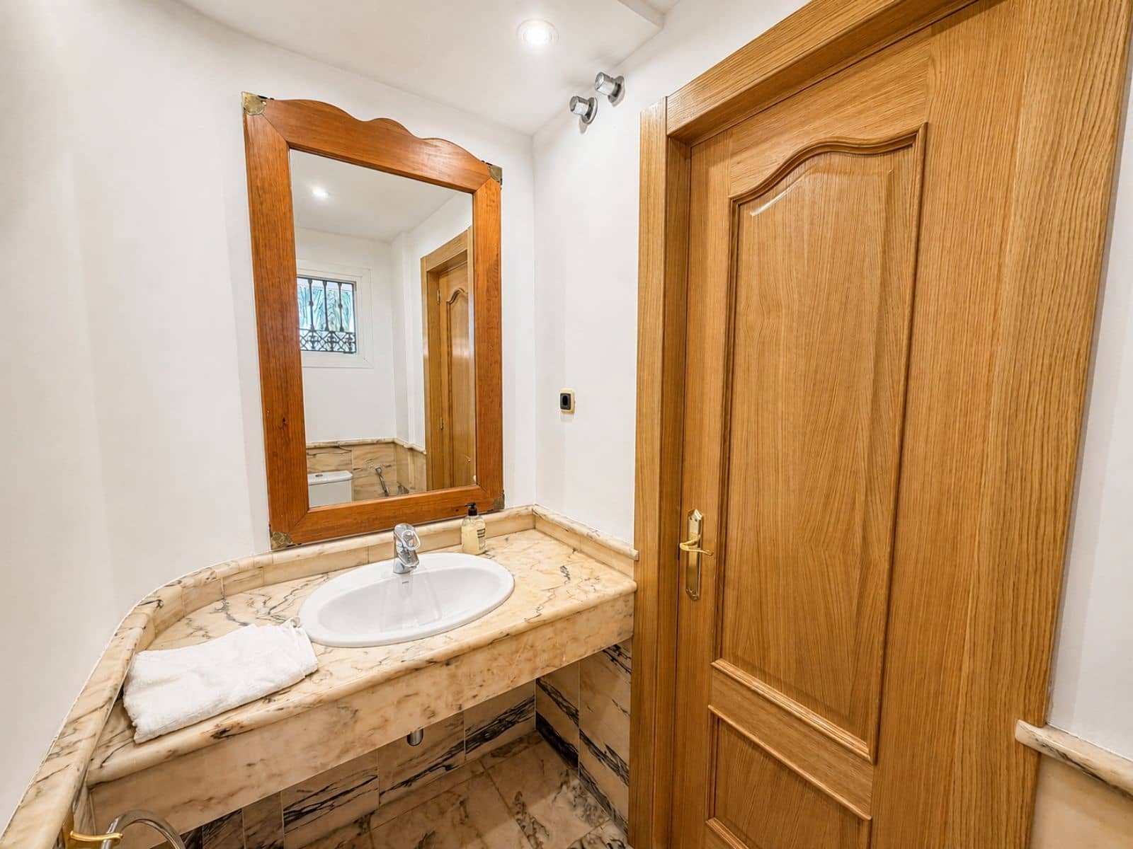 7 soveværelse Semi-Rækkehus til salg i Marbella - € 1.695.000 (Ref: 9952193)
