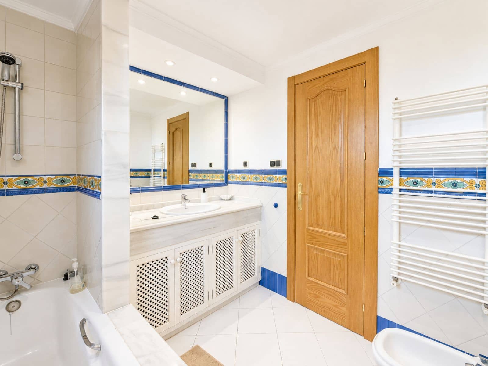 7 soveværelse Semi-Rækkehus til salg i Marbella - € 1.695.000 (Ref: 9952193)