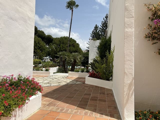 2 quarto Apartamento para venda em Puerto Banus, Marbella - 725 000 € (Ref: 9952197)