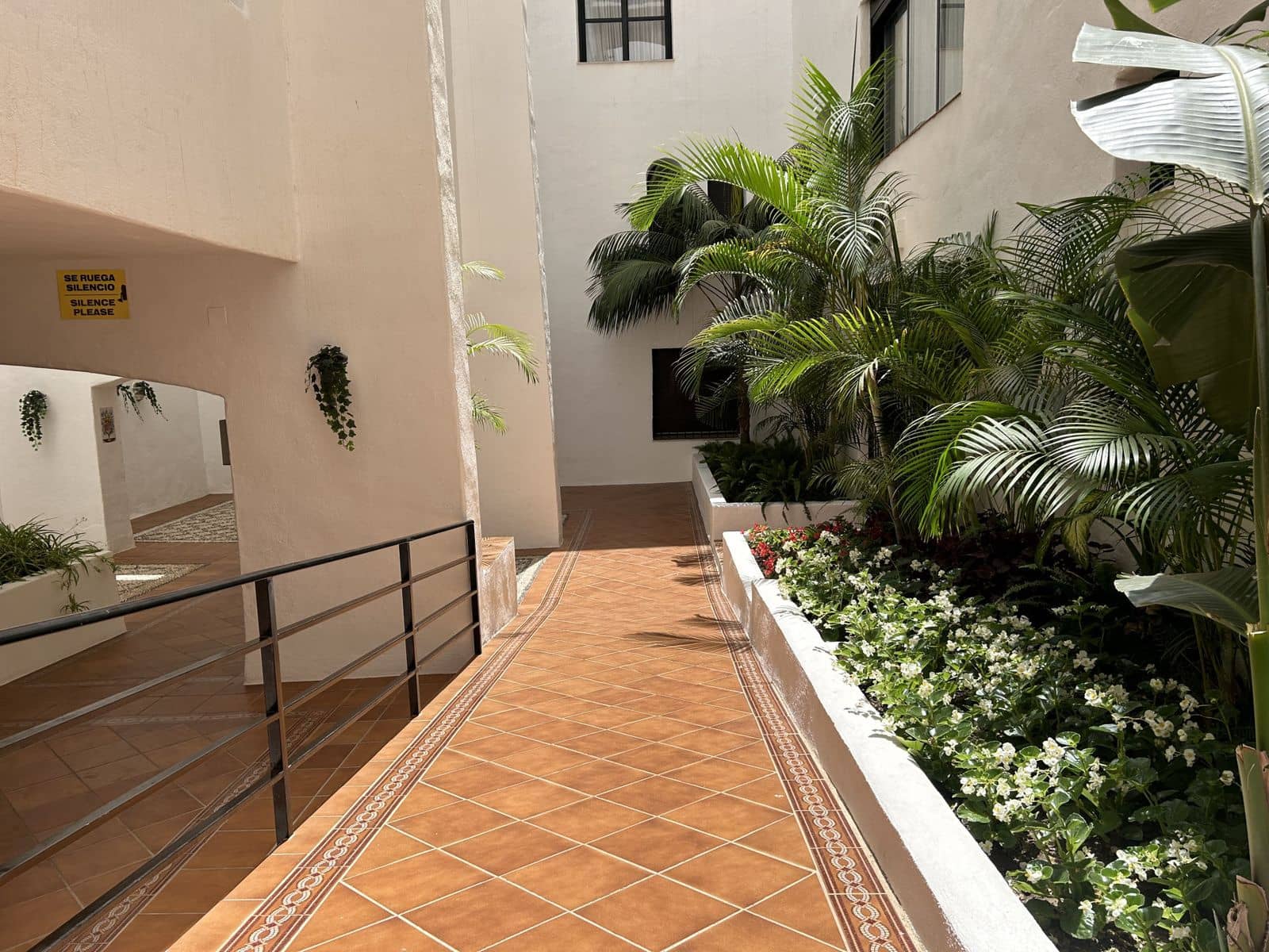 2 quarto Apartamento para venda em Puerto Banus - 725 000 € (Ref: 9952197)