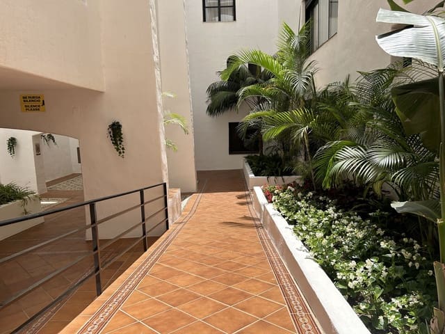 2 quarto Apartamento para venda em Puerto Banus, Marbella - 725 000 € (Ref: 9952197)