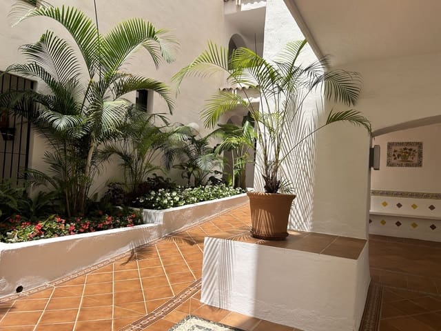 2 quarto Apartamento para venda em Puerto Banus, Marbella - 725 000 € (Ref: 9952197)