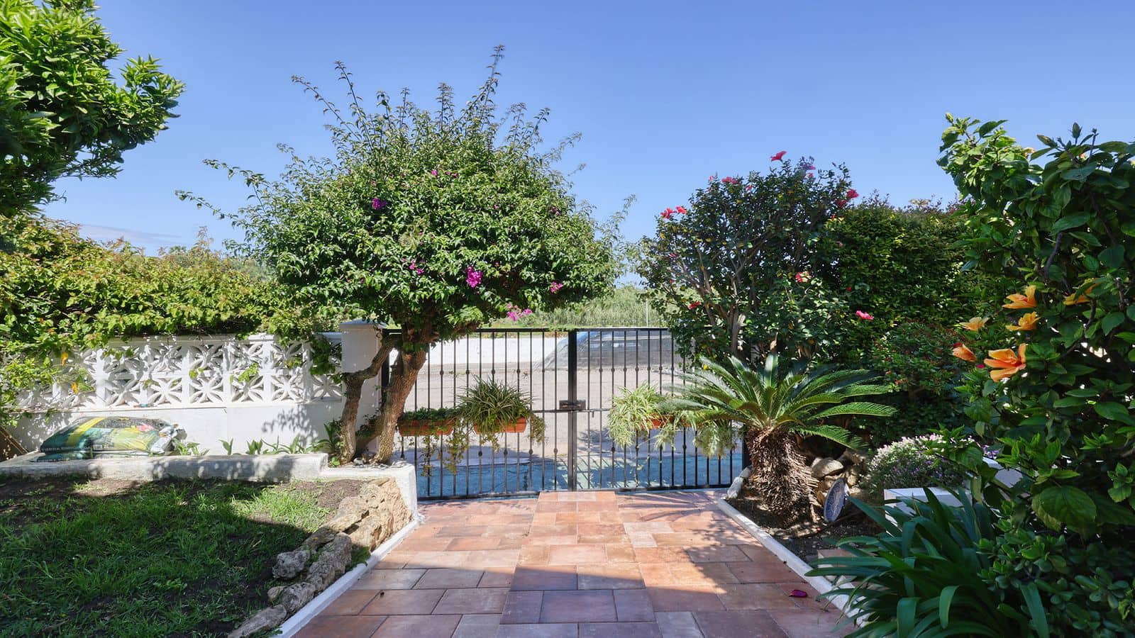 4 quarto Moradia para venda em La Duquesa / Puerto de la Duquesa - 650 000 € (Ref: 9952198)