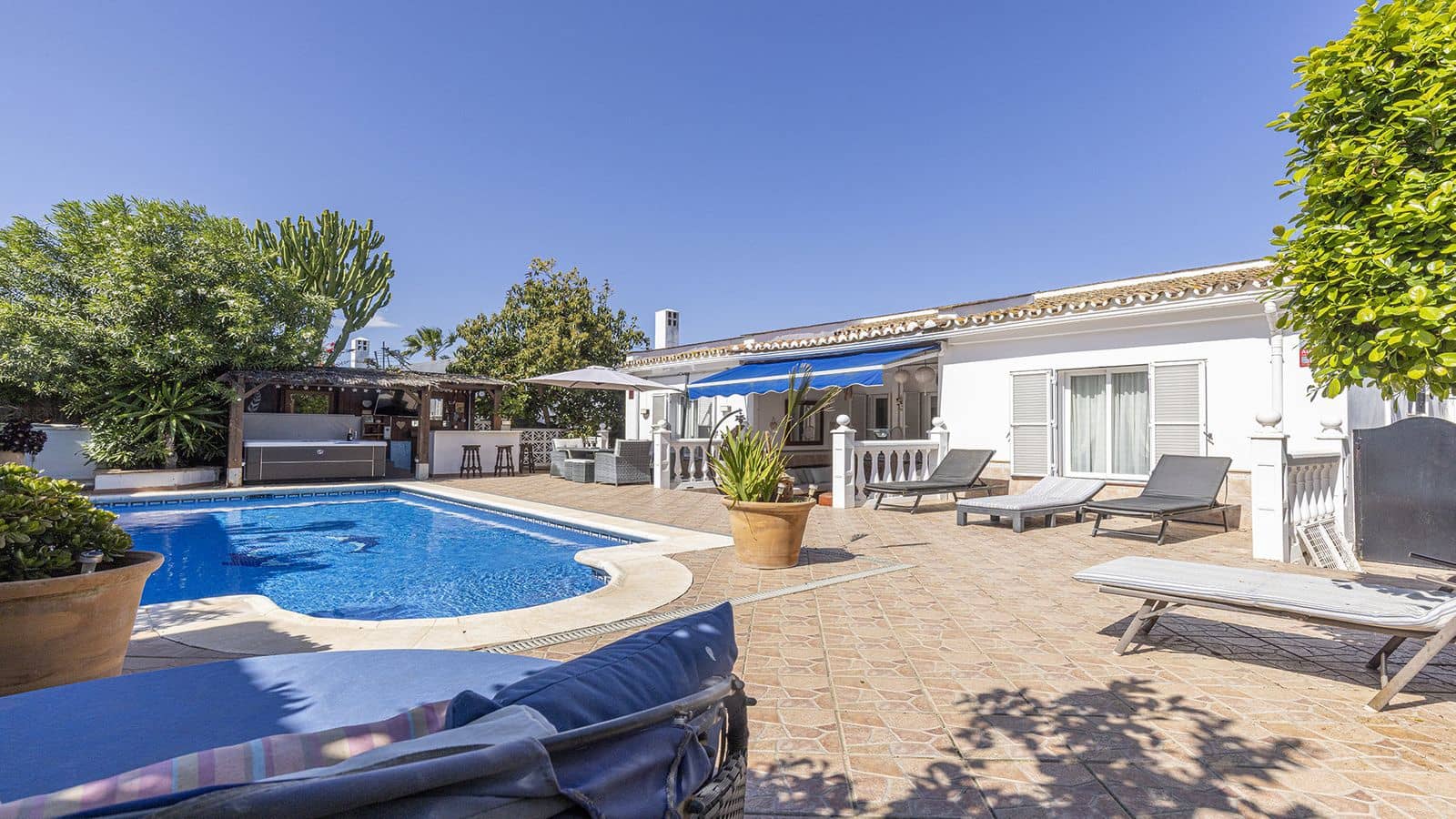 4 quarto Moradia para venda em La Duquesa / Puerto de la Duquesa - 650 000 € (Ref: 9952198)