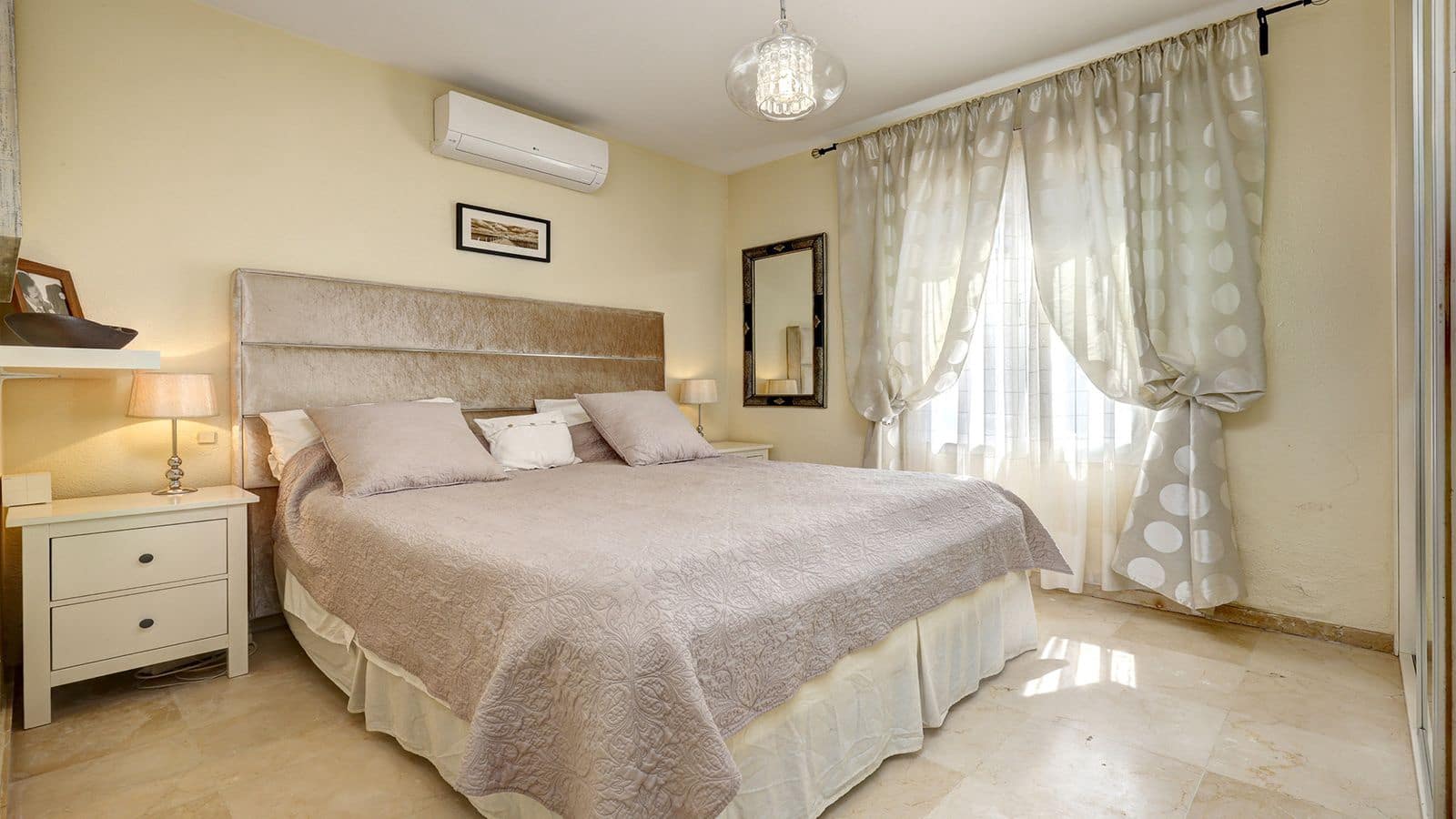 4 quarto Moradia para venda em La Duquesa / Puerto de la Duquesa - 650 000 € (Ref: 9952198)