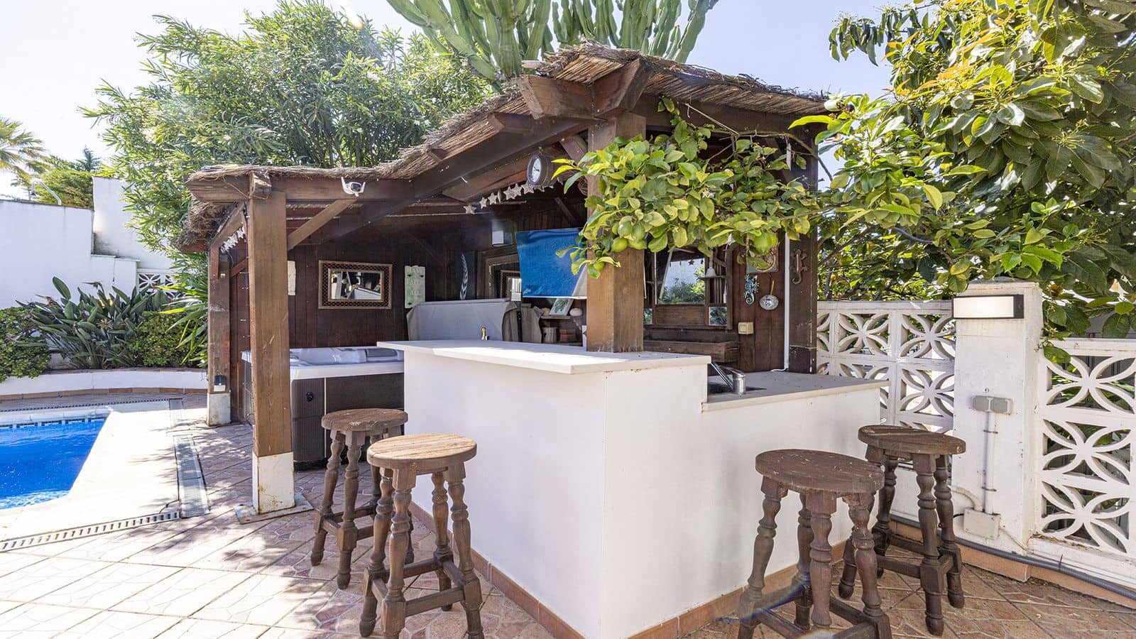 4 quarto Moradia para venda em La Duquesa / Puerto de la Duquesa - 650 000 € (Ref: 9952198)