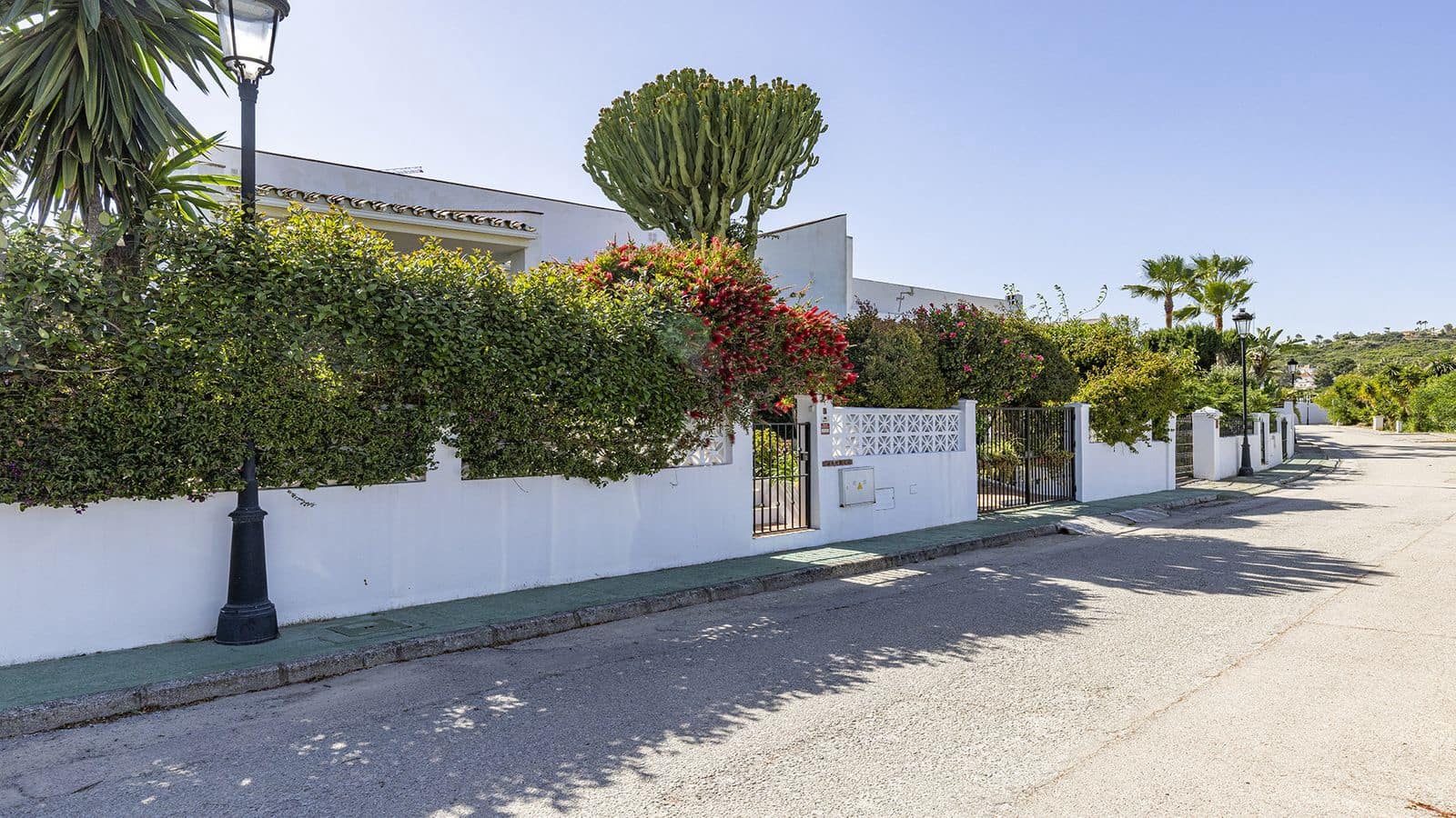 4 quarto Moradia para venda em La Duquesa / Puerto de la Duquesa - 650 000 € (Ref: 9952198)