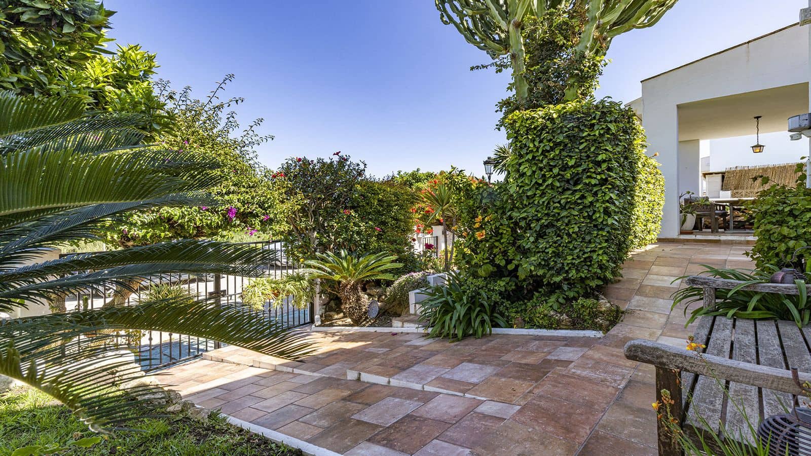 4 quarto Moradia para venda em La Duquesa / Puerto de la Duquesa - 650 000 € (Ref: 9952198)