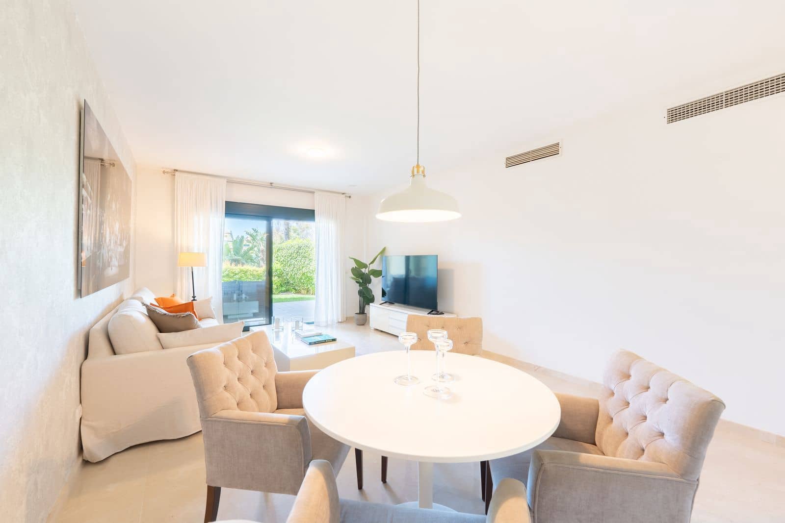 Apartamento de 2 habitaciones en Guadalmina en venta - 385.000 € (Ref: 9952216)