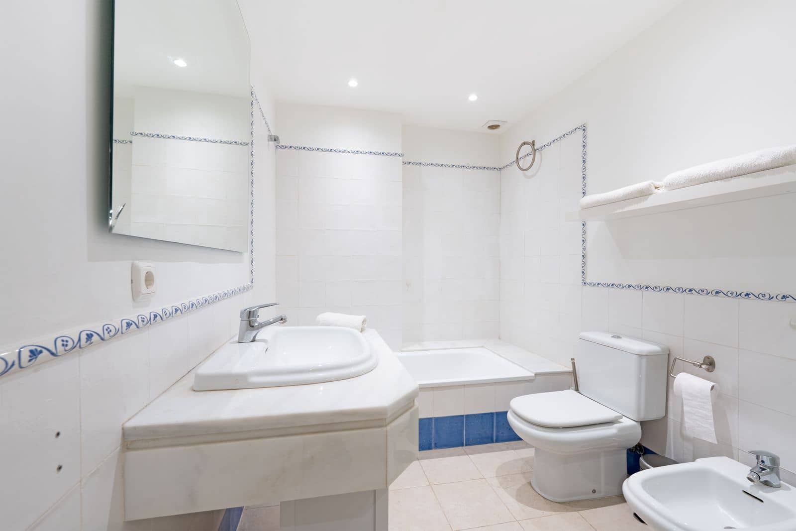 Apartamento de 2 habitaciones en Guadalmina en venta - 385.000 € (Ref: 9952216)