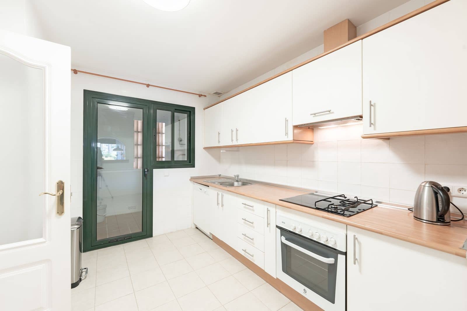Apartamento de 2 habitaciones en Guadalmina en venta - 385.000 € (Ref: 9952216)