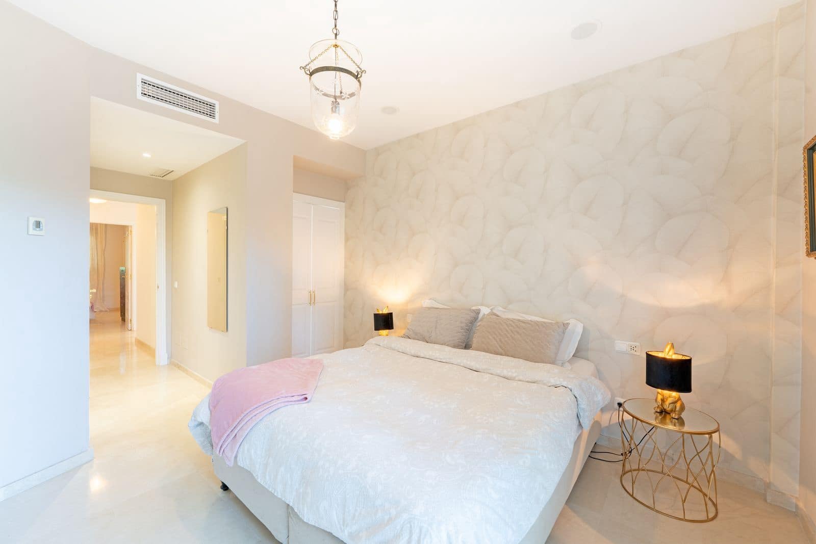 Apartamento de 2 habitaciones en Guadalmina en venta - 385.000 € (Ref: 9952216)