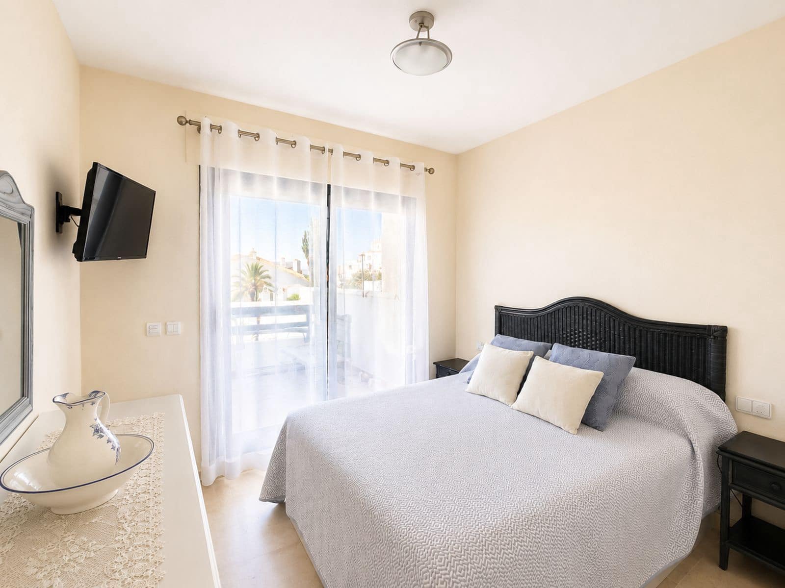 2 slaapkamer Appartement te koop in Manilva - € 330.000 (Ref: 9952224)