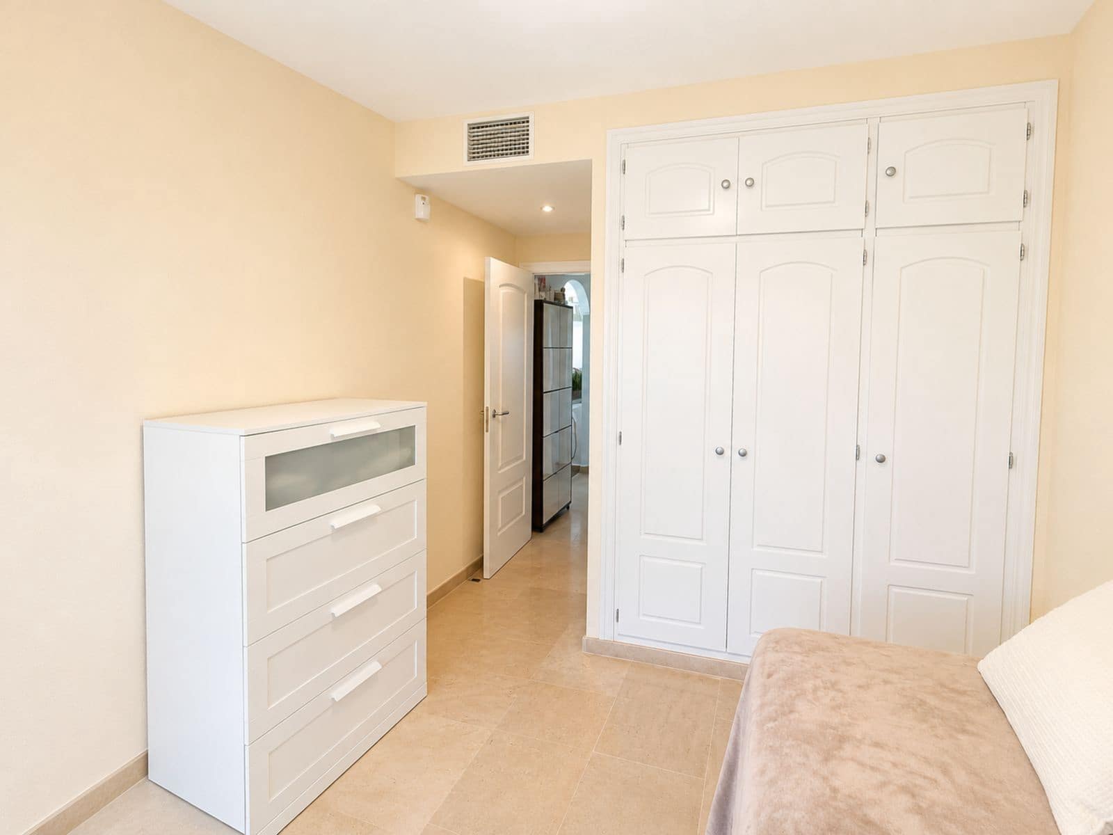 2 slaapkamer Appartement te koop in Manilva - € 330.000 (Ref: 9952224)