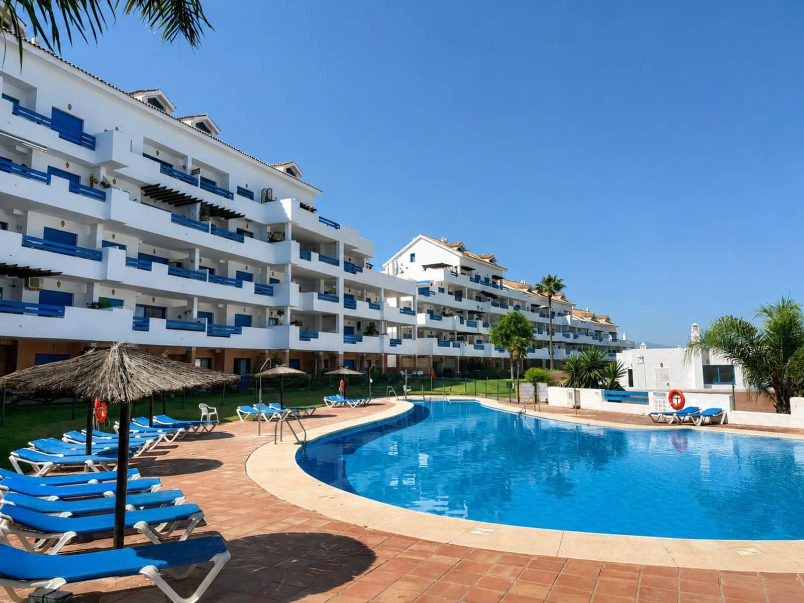 2 slaapkamer Appartement te koop in Manilva - € 330.000 (Ref: 9952224)