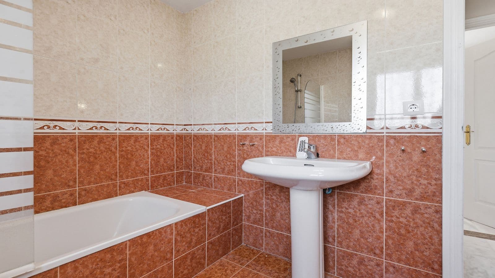 4 Zimmer Doppelhaus zu verkaufen in Manilva - 420.000 € (Ref: 9952226)