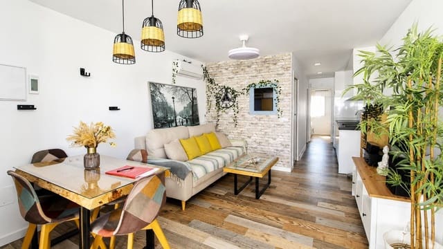 Apartamento de 2 habitaciones en La Duquesa / Puerto de la Duquesa, Manilva en venta - 299.000 € (Ref: 9952231)