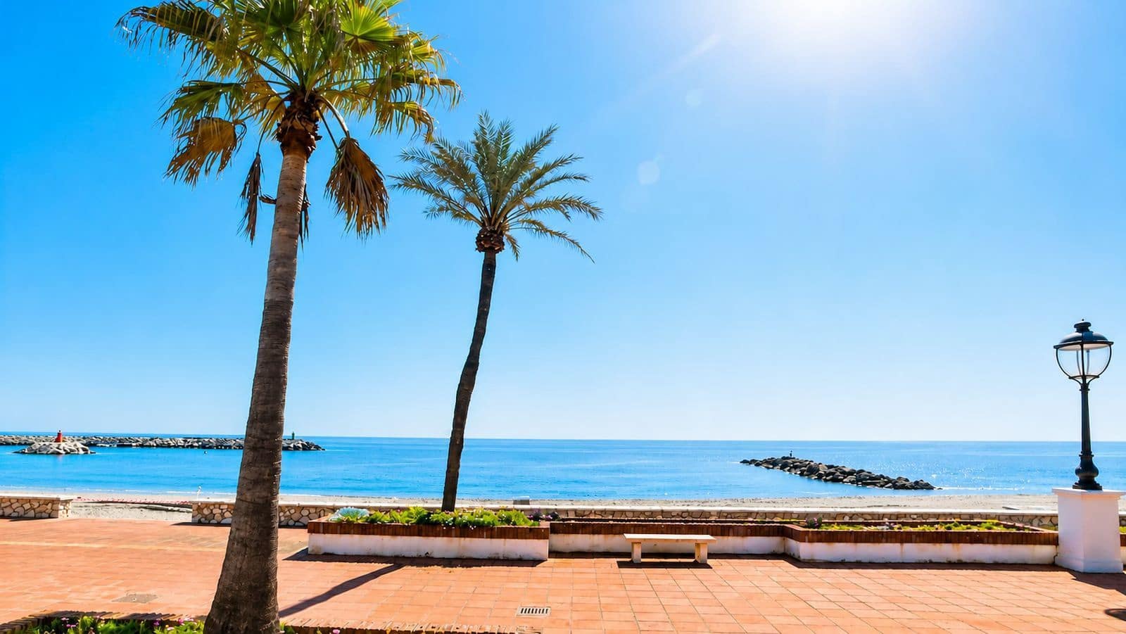 Apartamento de 2 habitaciones en La Duquesa / Puerto de la Duquesa en venta - 299.000 € (Ref: 9952231)