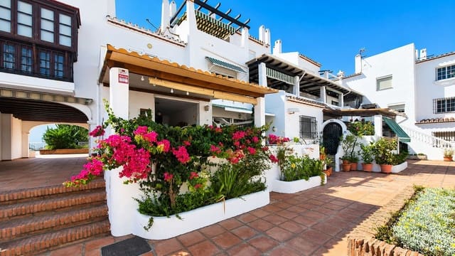 Apartamento de 2 habitaciones en La Duquesa / Puerto de la Duquesa, Manilva en venta - 299.000 € (Ref: 9952231)