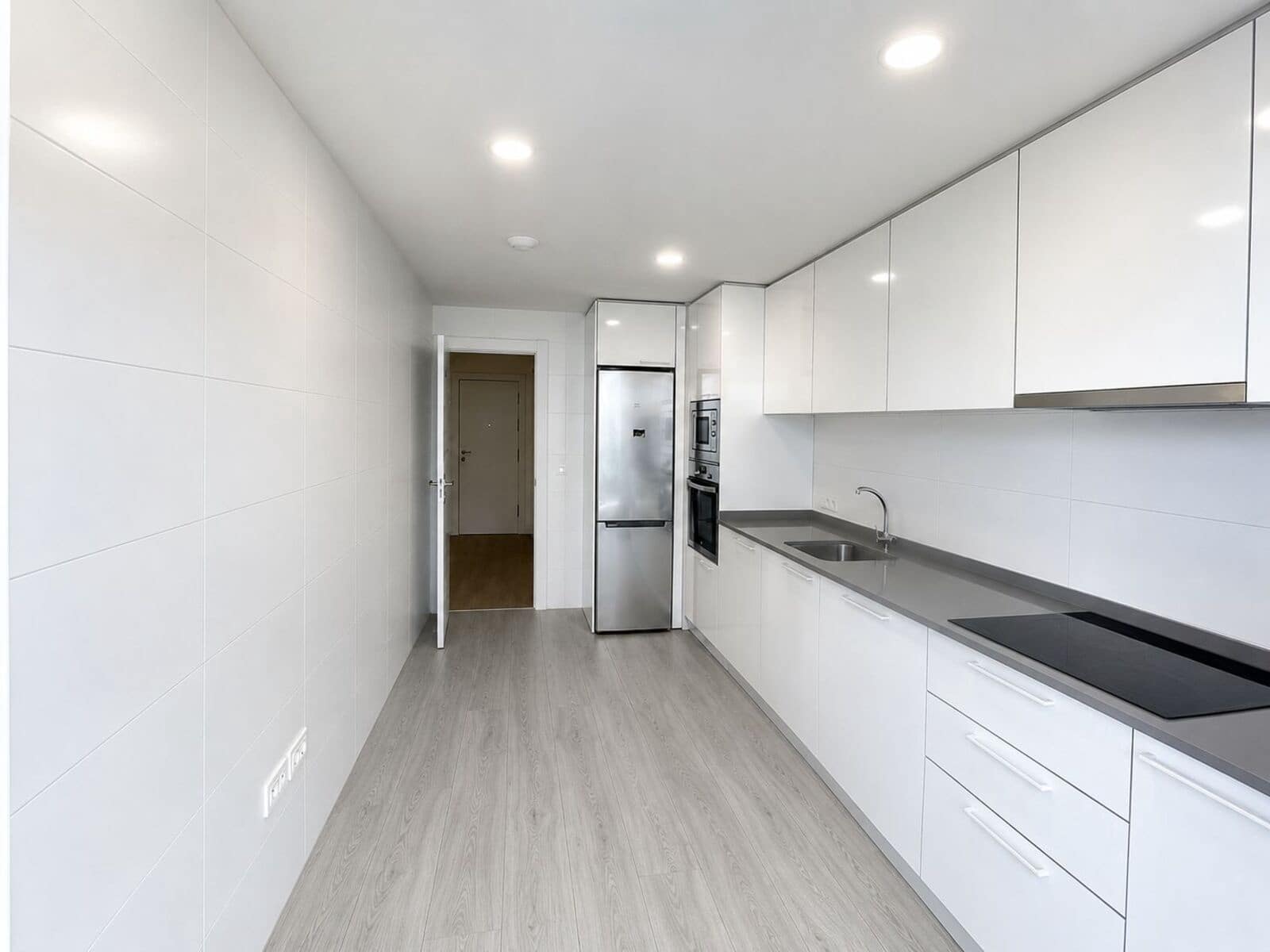 4 sypialnia Apartament na sprzedaż w Nueva Andalucia - 599 000 € (Ref: 9952240)